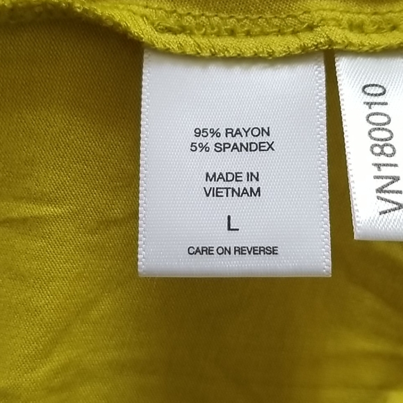 NWT YELLOW/GREEN MOCKNECK.  SZ L - Picture 3 of 3